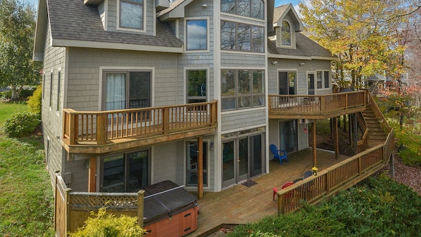 Exterior - By the Lake 5 Bedroom House (McHenry)