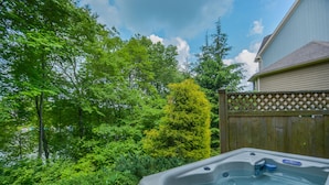 Spa - By the Lake 5 Bedroom House (McHenry)