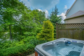 House, Multiple Beds, Hot Tub | Spa