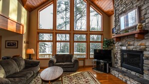 House, Multiple Beds, Kitchen, Mountain View | Living room | TV, fireplace, DVD player
