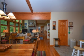 House, Multiple Beds, Kitchen, Mountain View | Living room | TV, fireplace, DVD player - Lake House 4 Bedroom House (Oakland)