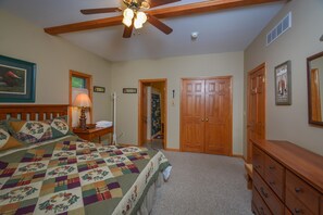 House, Multiple Beds, Kitchen, Mountain View | 4 bedrooms, free WiFi - Lake House 4 Bedroom House (Oakland)