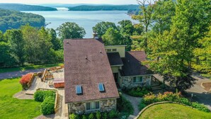 Unclassified image, 4 of 20, button - Infinite View 5 Bedroom House (McHenry)