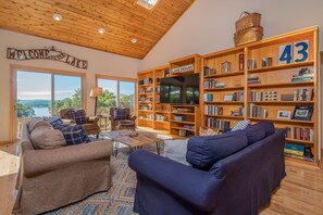 House, Multiple Beds, Hot Tub | Living room | TV, fireplace - Infinite View 5 Bedroom House (McHenry)