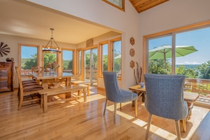 Casa, varias camas, hidromasaje | Sala de estar | Televisión y chimenea