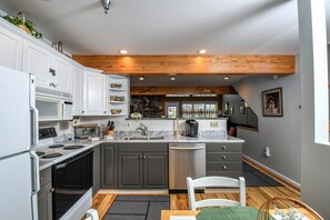 บ้านพัก, หลายเตียง, เตาผิง | ครัวส่วนตัว | ตู้เย็น, ไมโครเวฟ, เตาอบ, เตาประกอบอาหาร