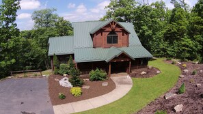 Exterior - Pinnacle Retreat 5 Bedroom House (Swanton)