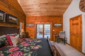 Room - Pinnacle Retreat 5 Bedroom House (Swanton)