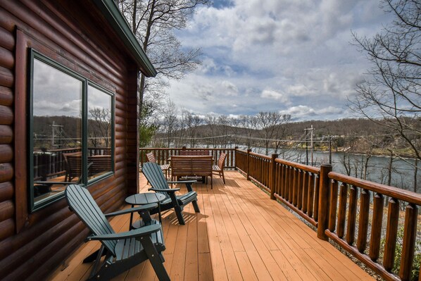 Balcony - Pinnacle Retreat 5 Bedroom House (Swanton)