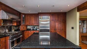 House, Multiple Beds, Hot Tub | Private kitchen