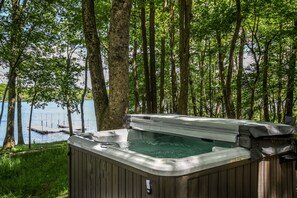 House, Multiple Beds, Hot Tub | Spa
