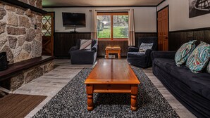 Unclassified image, 2 of 16, button - Lake Love 4 Bedroom House (McHenry)