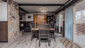 Unclassified image, 3 of 16, button - Lake Love 4 Bedroom House (McHenry)