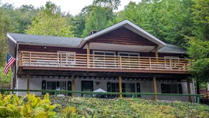 Unclassified image, 4 of 16, button - Lake Love 4 Bedroom House (McHenry)