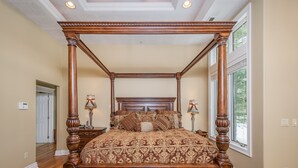 House, Multiple Beds, Hot Tub | 6 bedrooms, WiFi (free), bed sheets