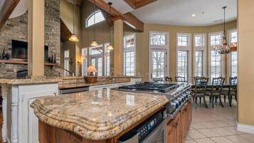 House, Multiple Beds, Hot Tub | Private kitchen | Fridge, microwave, oven, stovetop