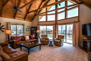 TV, fireplace - Mountain Merlot 5 Bedroom House (McHenry)