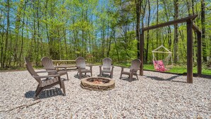 Unclassified image, 4 of 16, button - Cabin at Slope's Edge 2 Bedroom House (McHenry)