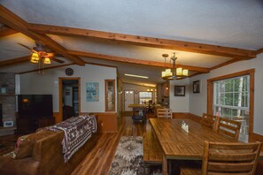 House, Multiple Beds, Hot Tub | Living room