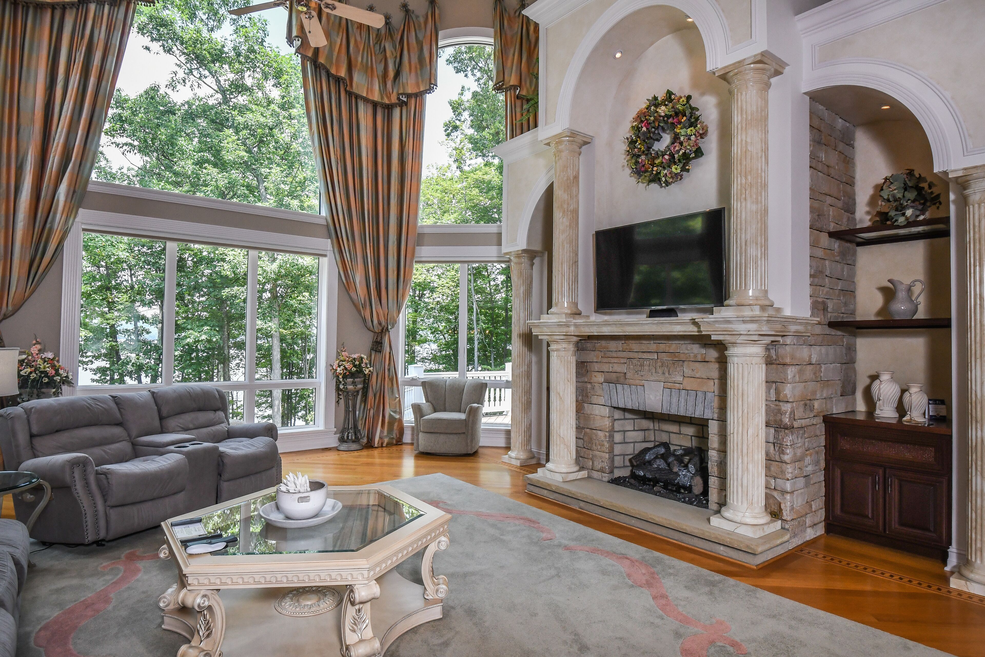 House, Multiple Beds, Hot Tub | Living room | TV, fireplace