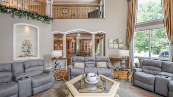 Casa, varias camas, hidromasaje | Sala de estar | Televisión y chimenea