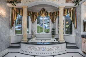 House, Multiple Beds, Hot Tub | Bathroom | Towels