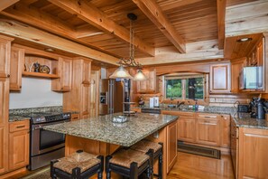 House, Multiple Beds, Hot Tub | Private kitchen | Fridge, microwave, oven, stovetop - Highland's Heaven 5 Bedroom House (McHenry)