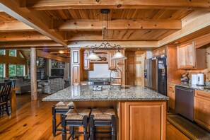 House, Multiple Beds, Hot Tub | Private kitchen | Fridge, microwave, oven, stovetop - Highland's Heaven 5 Bedroom House (McHenry)