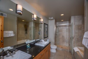 Ferienhaus, Mehrere Betten, Whirlpool | Badezimmer