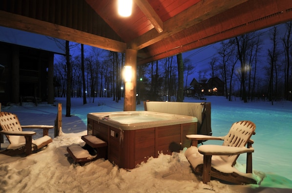 House, Multiple Beds, Hot Tub | Pool