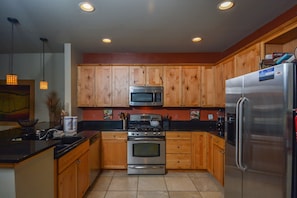 House, Multiple Beds, Hot Tub | Private kitchen