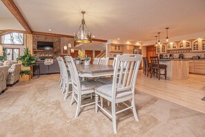 Hus, flere senger, spabadekar | Eget kjøkken | Kjøleskap, mikrobølgeovn, ovn og kokeplater