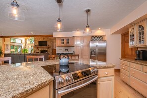 Hus, flere senger, spabadekar | Eget kjøkken | Kjøleskap, mikrobølgeovn, ovn og kokeplater