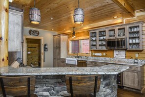 獨棟房屋, 多張床, 熱水浴缸 | 私人廚房 | 電冰箱、微波爐、烤箱、爐台