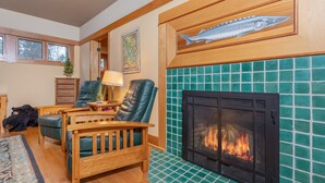 House, Multiple Beds, Fireplace | Living room - Lake Effect 5 Bedroom House (McHenry)