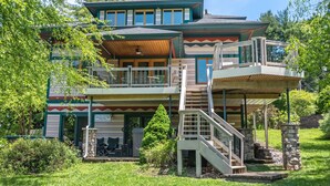 Exterior - Lake Effect 5 Bedroom House (McHenry)
