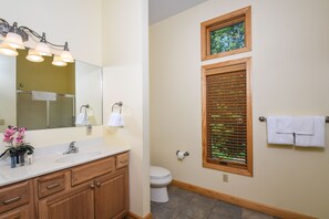 Maison, plusieurs lits, bain à remous | Salle de bain