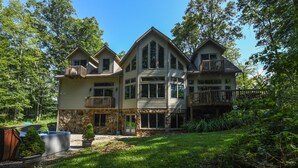 Exterior - Wispering Woods 4 Bedroom House (McHenry)