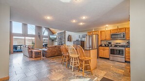 House, Multiple Beds, Hot Tub, Mountain View | Private kitchen | Coffee/tea maker, fridge, microwave, oven - Boxer Overlook 5 Bedroom House (Oakland)