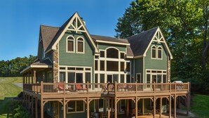 Exterior - Unforgettable 8 Bedroom House (Swanton)