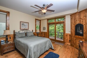 House, 5 Bedrooms, Fireplace | 5 bedrooms, free wired Internet, bed sheets - Skydance 5 Bedroom House (Oakland)