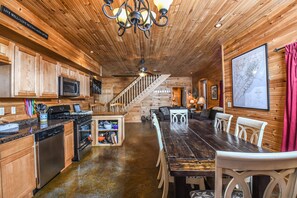 House, Multiple Beds, Hot Tub | Private kitchen | Fridge, microwave, oven, stovetop