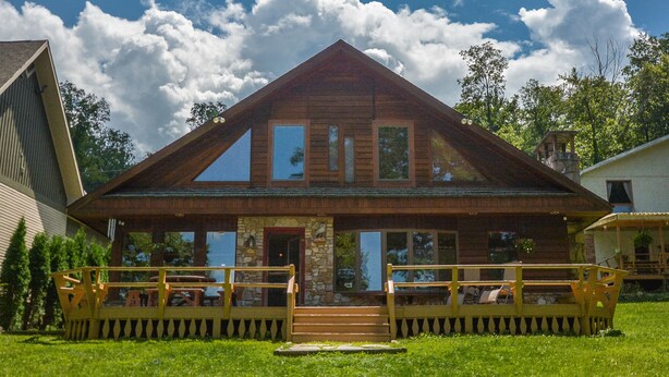 Exterior - Lake View 3 Bedroom House (Oakland)