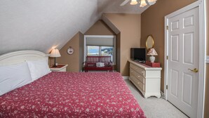 House, Multiple Beds, Hot Tub | 5 bedrooms, free WiFi, bed sheets - Ponte Vista 5 Bedroom House (McHenry)