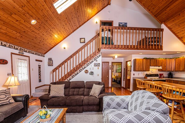 TV, fireplace, DVD player - Home Sweet Cabin 4 Bedroom House (Oakland)