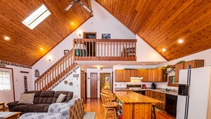 Private kitchen - Home Sweet Cabin 4 Bedroom House (Oakland)