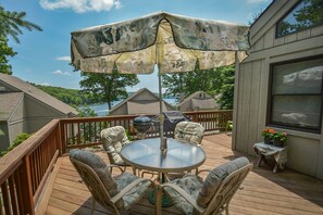 Balcony - Bear Feet 3 Bedroom Townhome (Oakland)