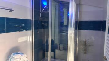 Comfort Double Room | Bathroom shower