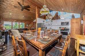 Fridge, microwave, oven, stovetop - Santa Fe Getaway 4 Bedroom House (Oakland)