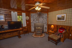House, Multiple Beds, Kitchen | Living room | TV - The Pines 3 Bedroom House (Swanton)